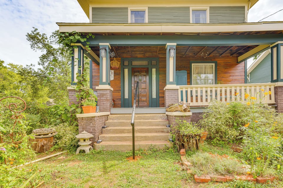 Birmingham Vacation Rental | 3BR | 2BA | Steps to Enter | 2,000 Sq Ft