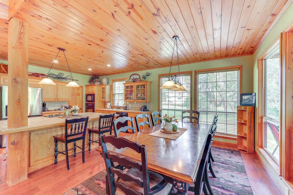 Dining Area | Dishware & Flatware Provided | Central A/C & Heat | 1st Floor