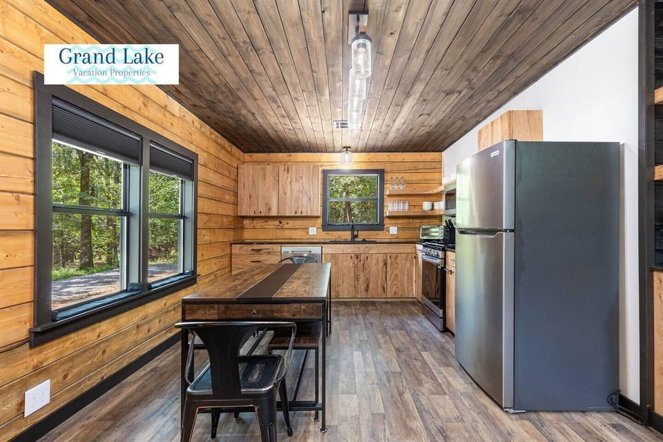 Fully stocked kitchen and dining area. 