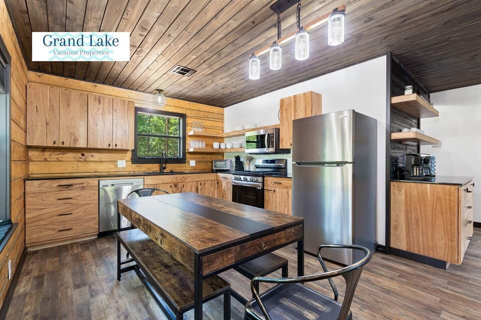 Fully stocked kitchen and dining area. 