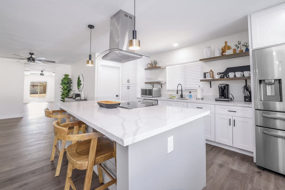 Kitchen Island/bar
