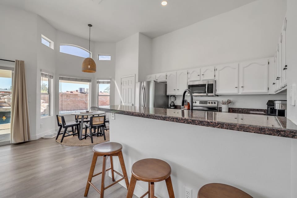 Kitchen island/bar