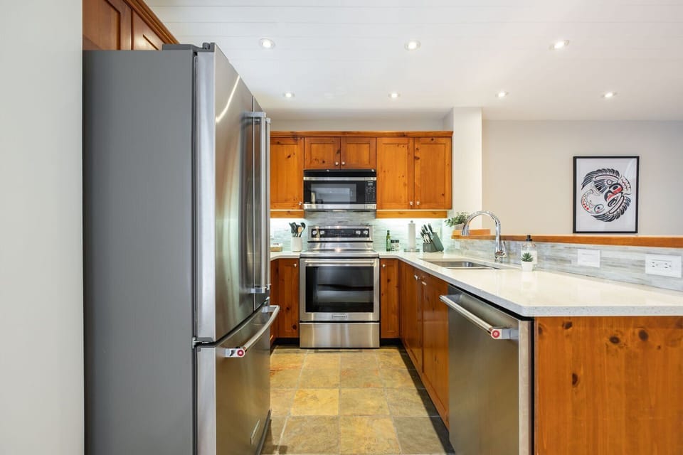 Full kitchen: High-end appliances