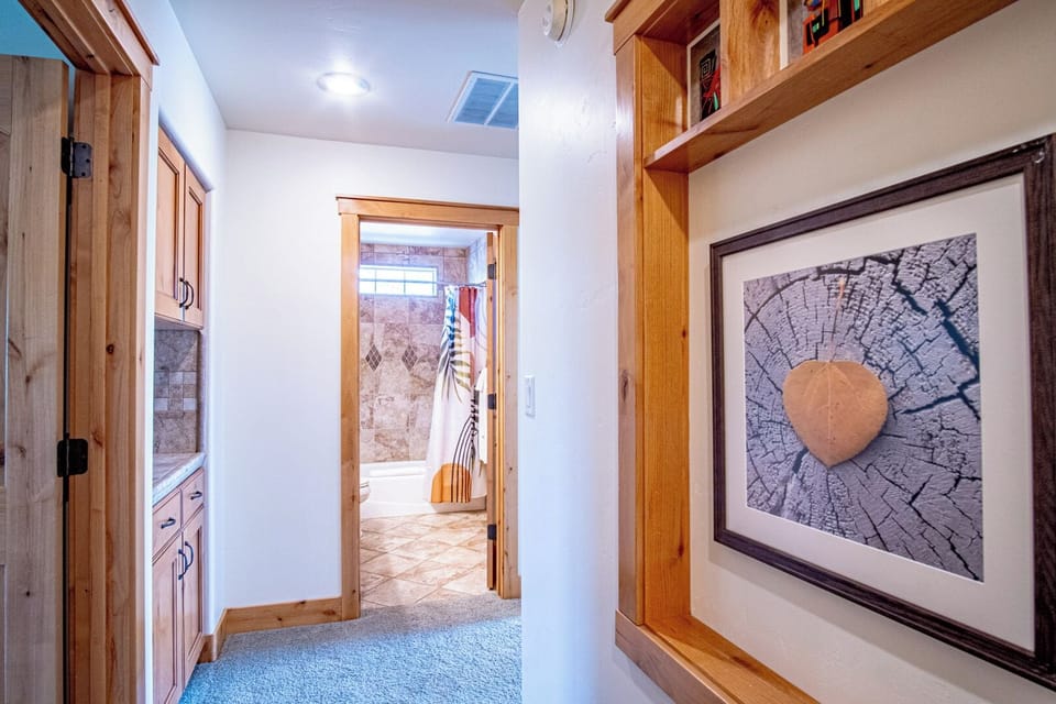 Upper level landing to bedrooms