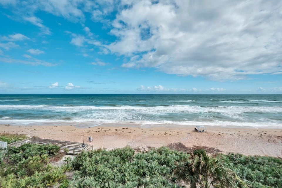 Balcony view of no-drive New Smyrna Beach