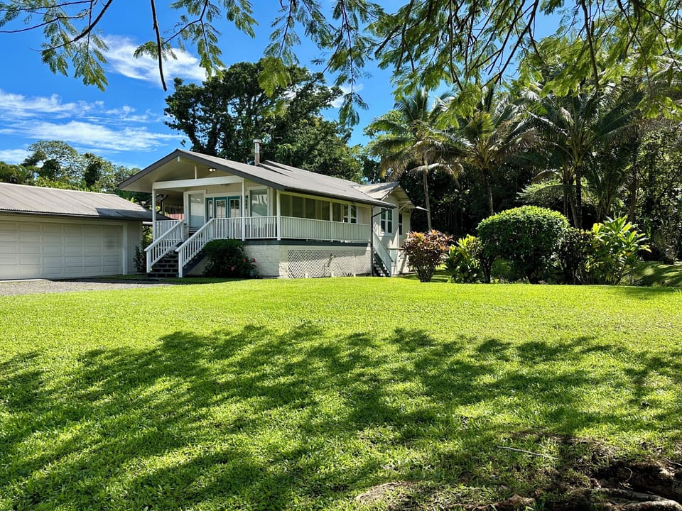 Aloha and welcome to Barefoot Beach House at Richardson Beach!