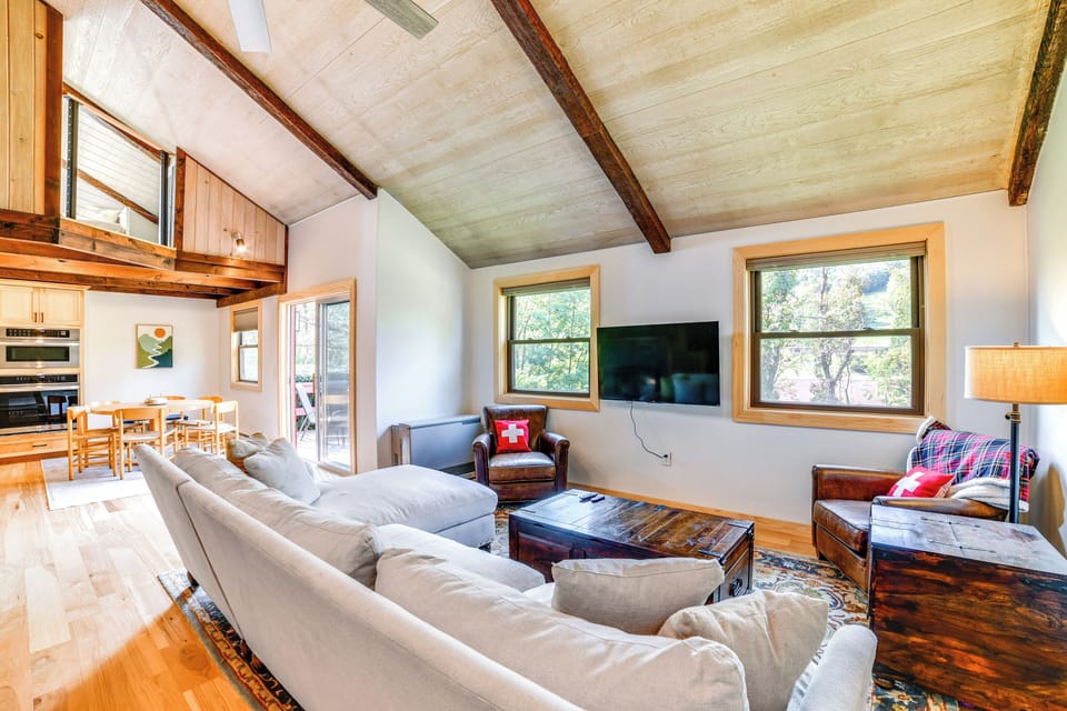 Living Room | 1st Floor | Free WiFi