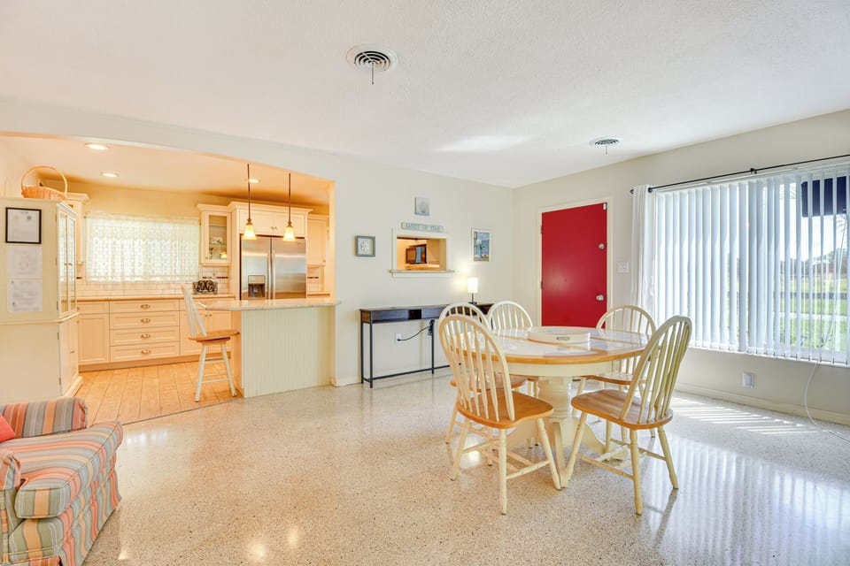 Dining Table | Dishware/Flatware