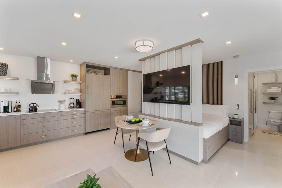 Studio: Experience the beauty of an open floor plan where every room is effortlessly connected, providing an airy and spacious atmosphere for all your needs.