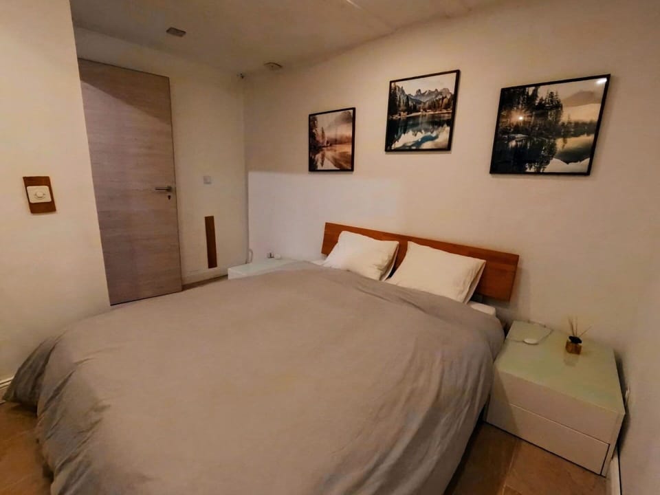 Property, Furniture, Building, Comfort, Wood, Interior Design, House, Architecture, Picture Frame