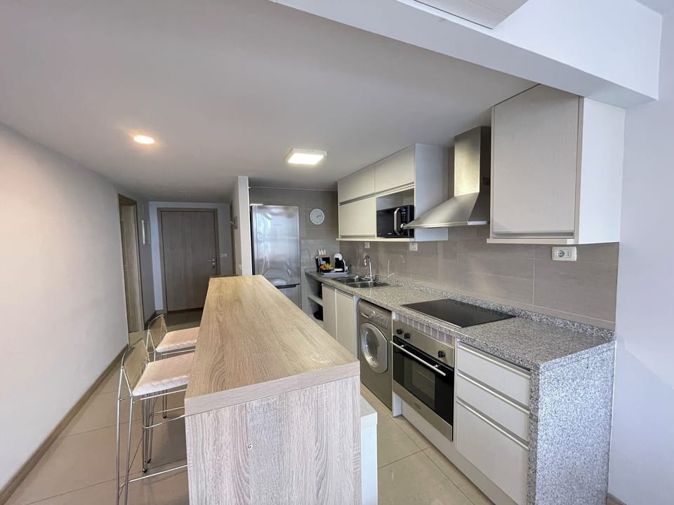 Cocina y barra.