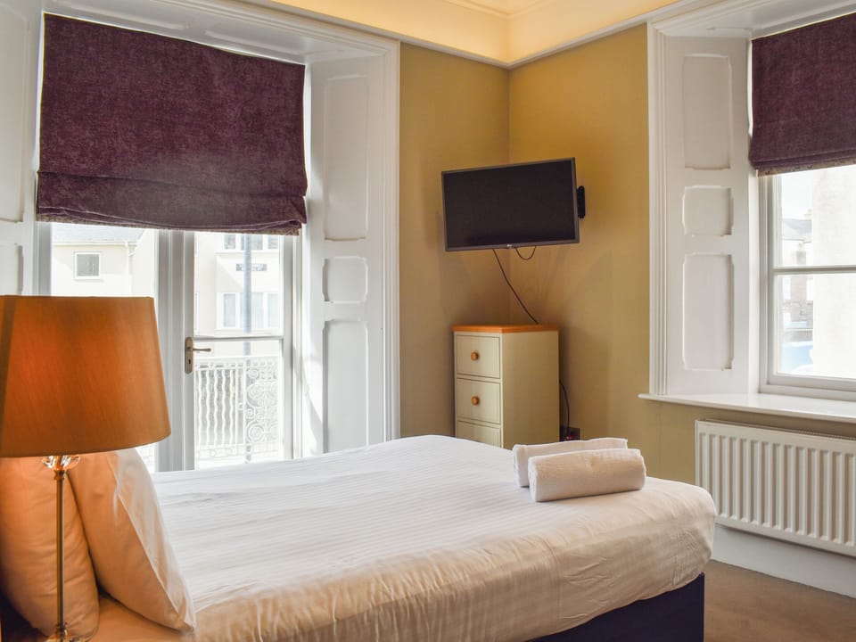 Double bedroom | Edleston holidays - Flat 4E - Edleston House, Aberystwyth