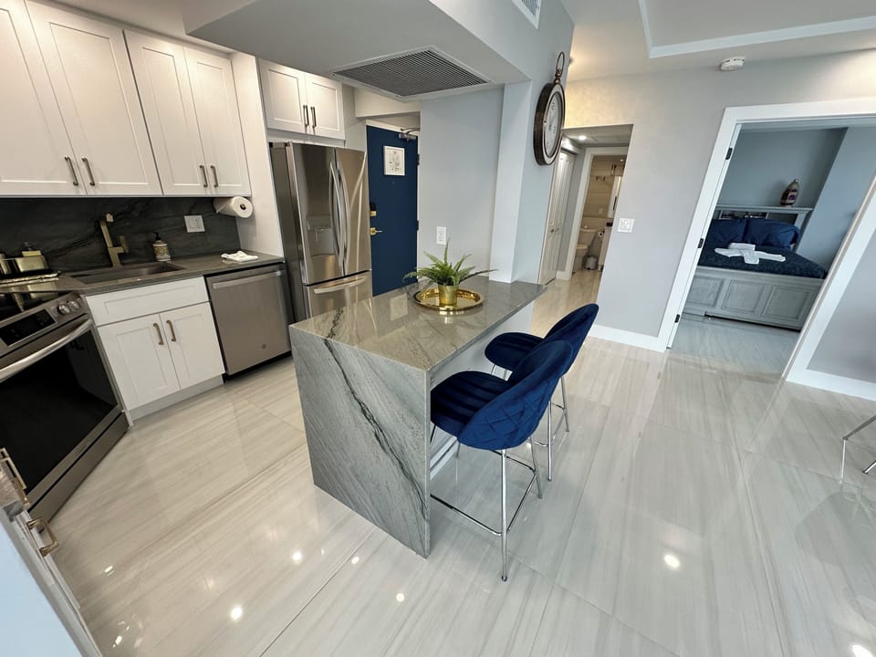 Kitchen informal eating area. 