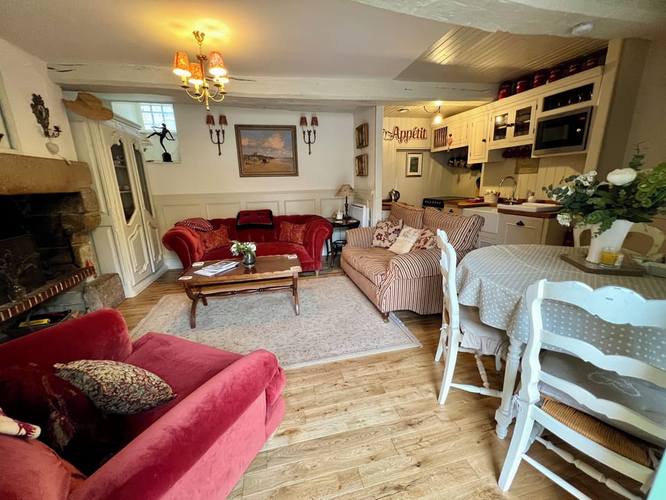 Comfortably seats four guests