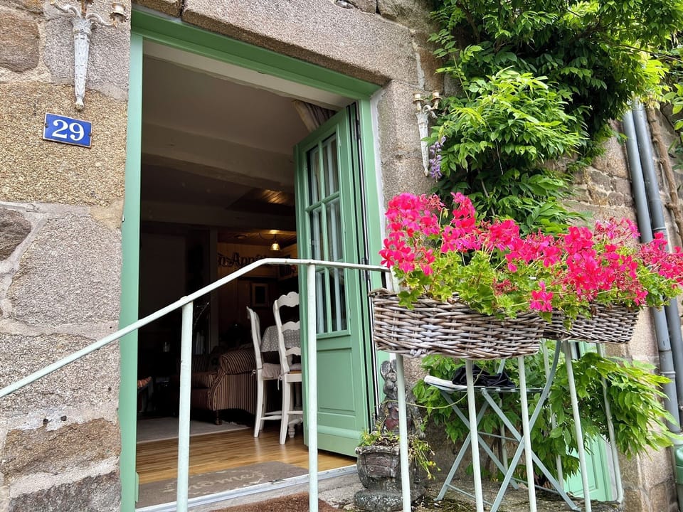 Nestled on the picturesque Dinan port