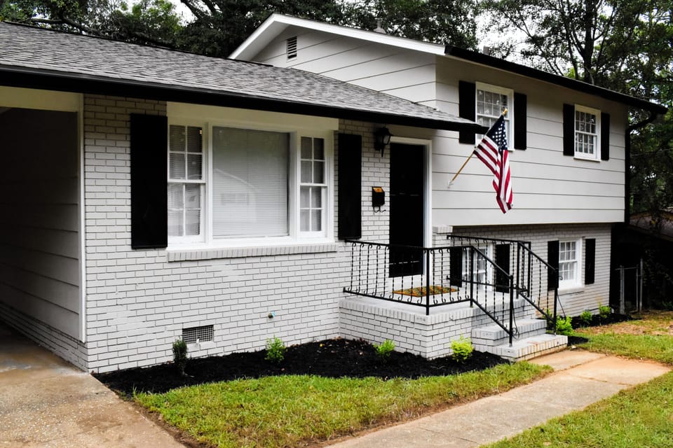 Welcome to this charming split-level in Columbus! Featuring a warm color palette, well-manicu