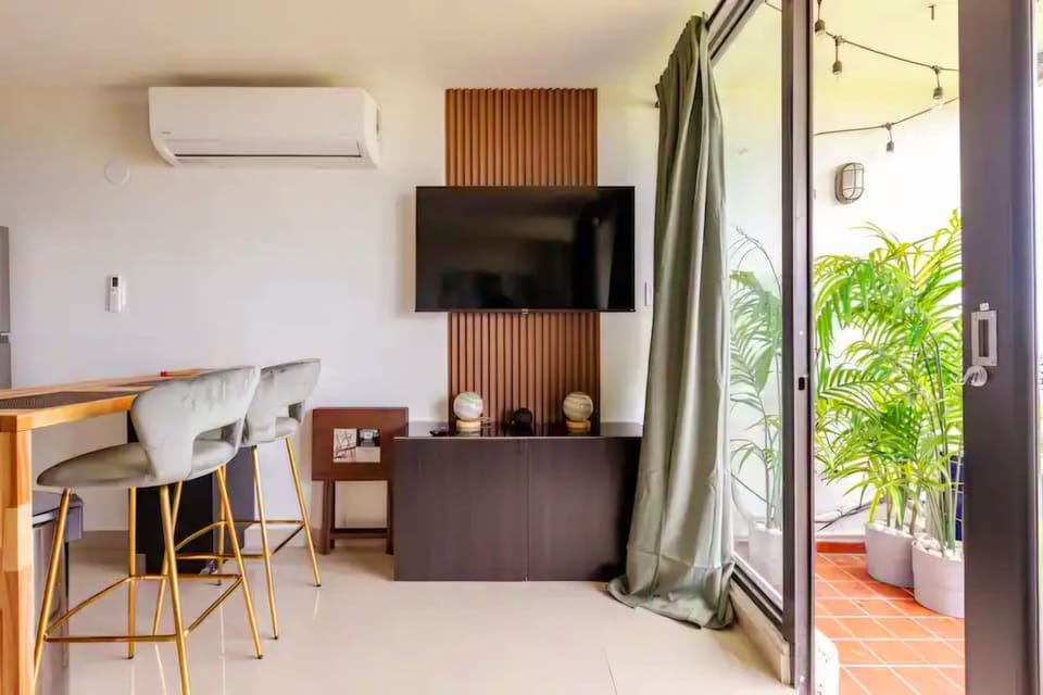 living room leading to the balcony