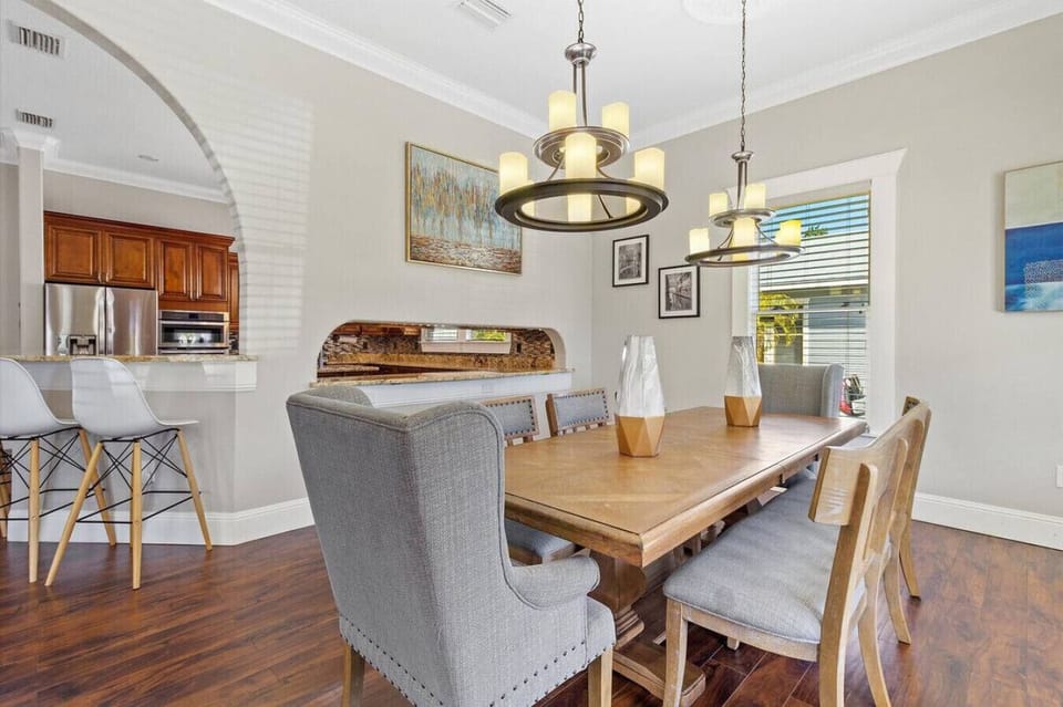 Dining Area with View to Kitchen