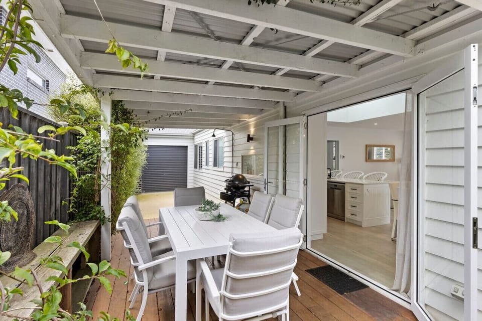 Alfresco dining