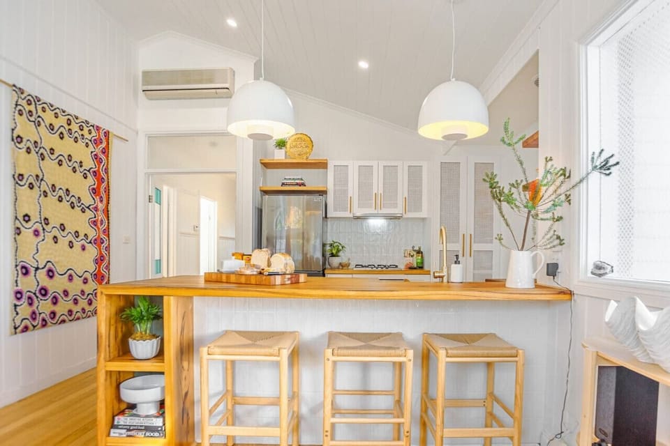 Breakfast bar