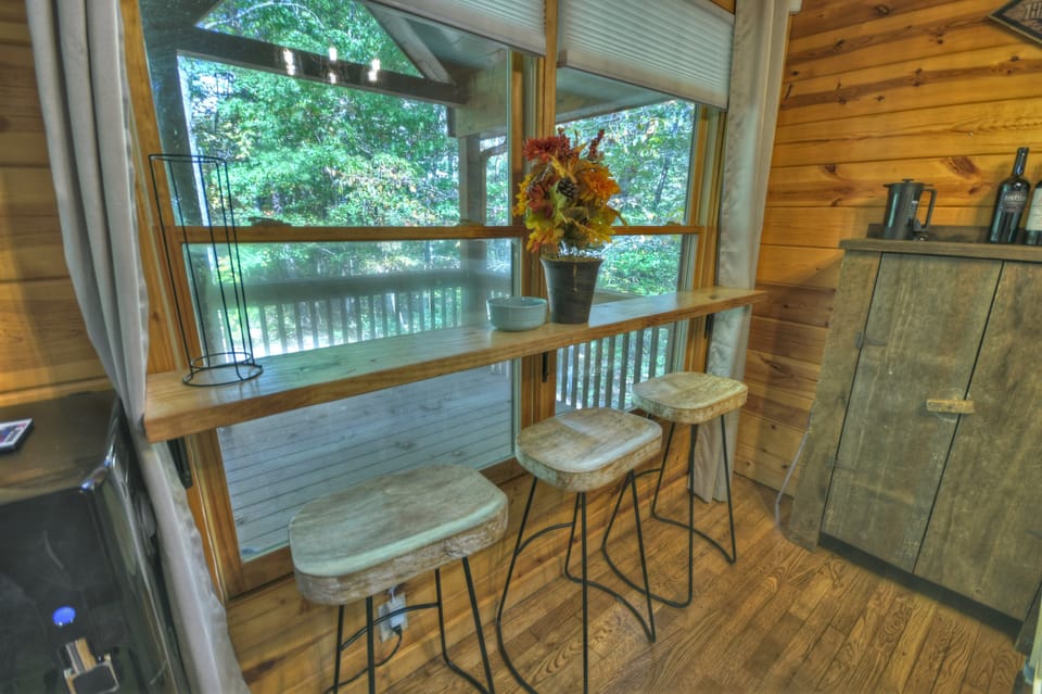 Bar area over looking the outdoors perfect for your morning coffee 