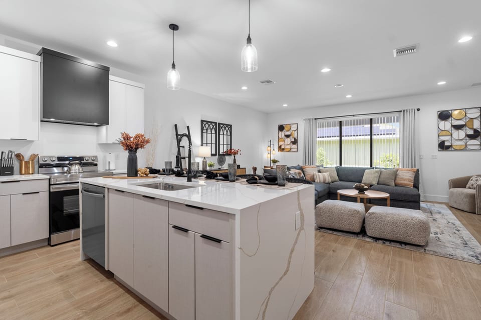 Plenty of room for cooking, chatting, and taste-testing