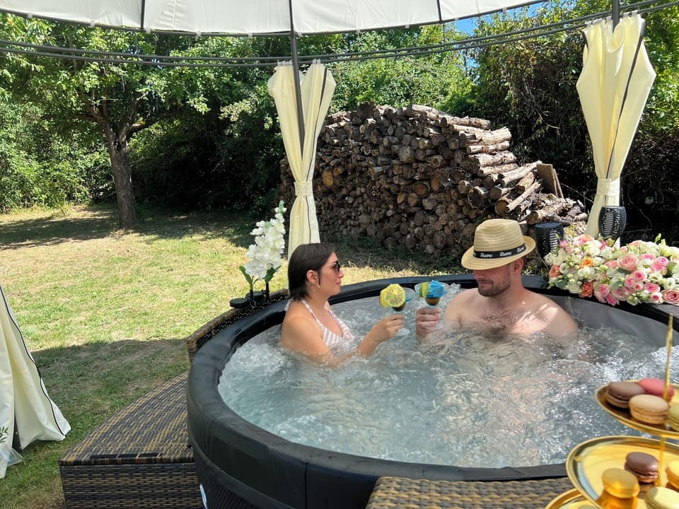 Outdoor spa tub