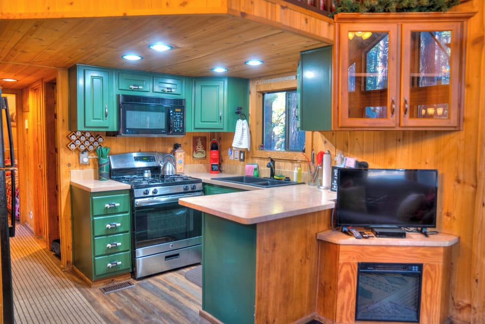 Full kitchen with all the essentials to cook your delicious meals!