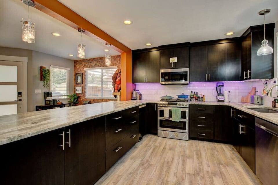 Open Modern Kitchen w/Stainless Steal appliances