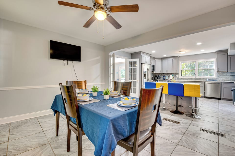 Dining Area | 1st Floor | Dishware & Flatware Provided | Smart TV