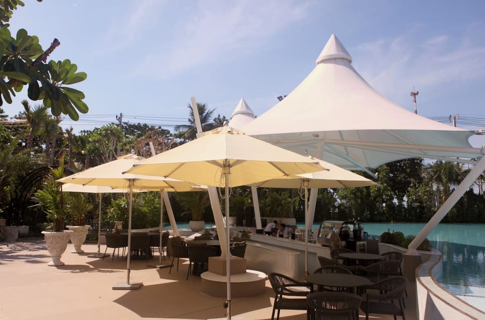 Exterior pool area and bar