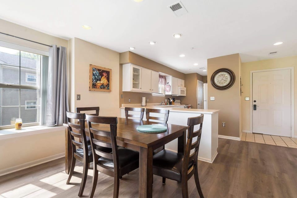 Dining room table fit for 6