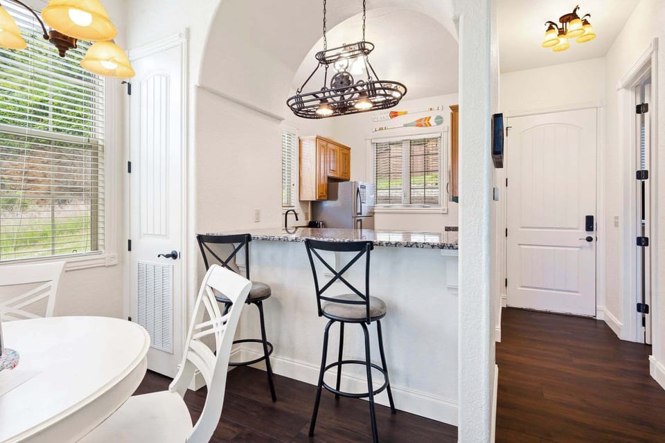 counter seating for 2