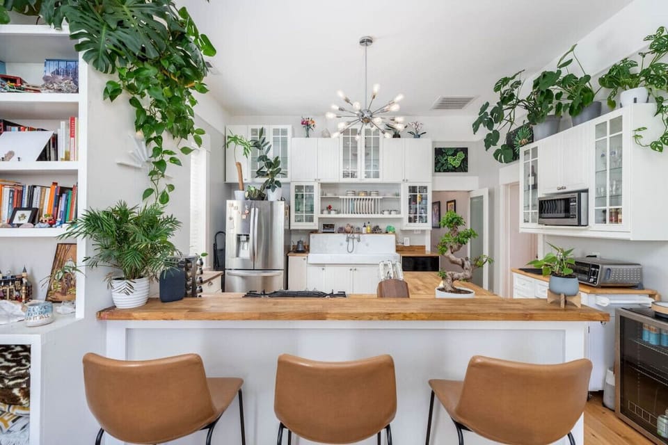 Full kitchen