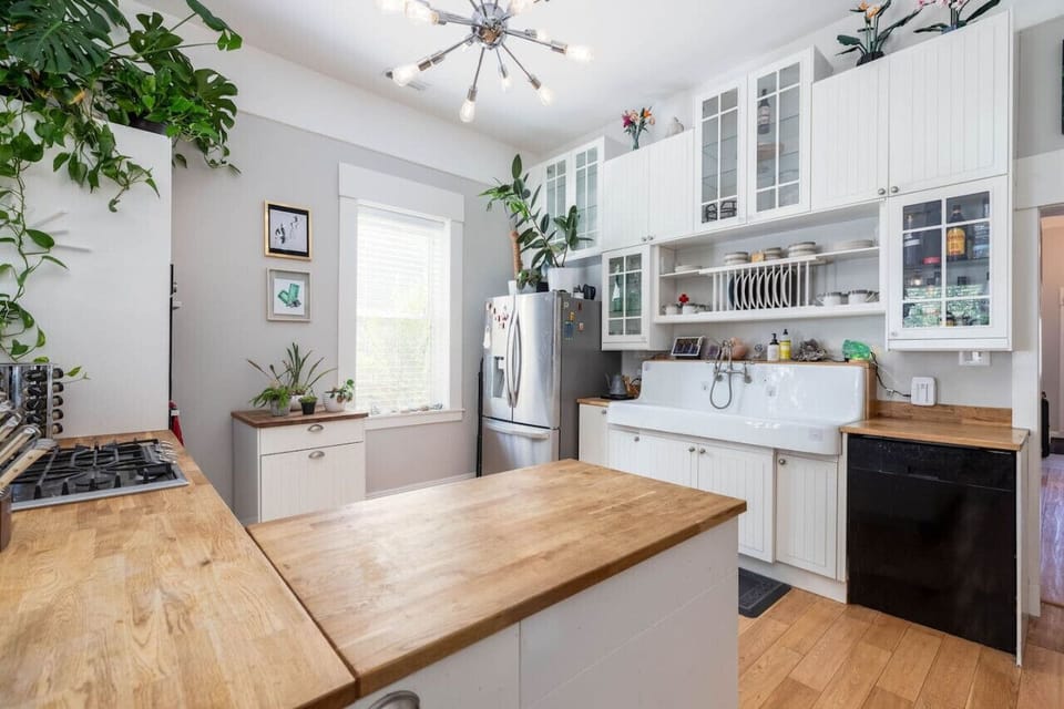 Fully Stocked Kitchen