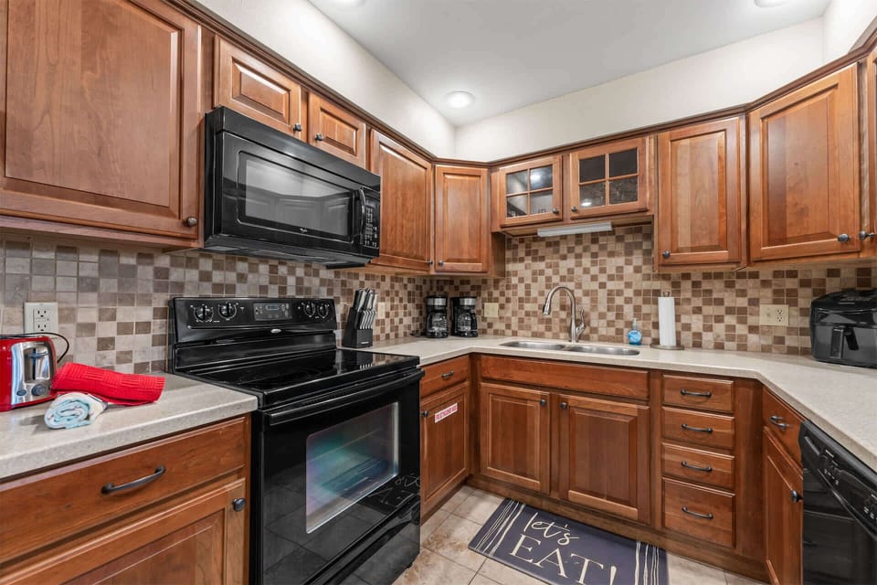 Fully furnished and equipped kitchen