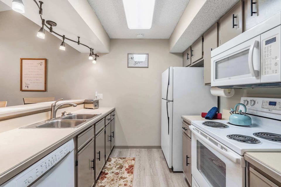 Fully furnished and equipped kitchen