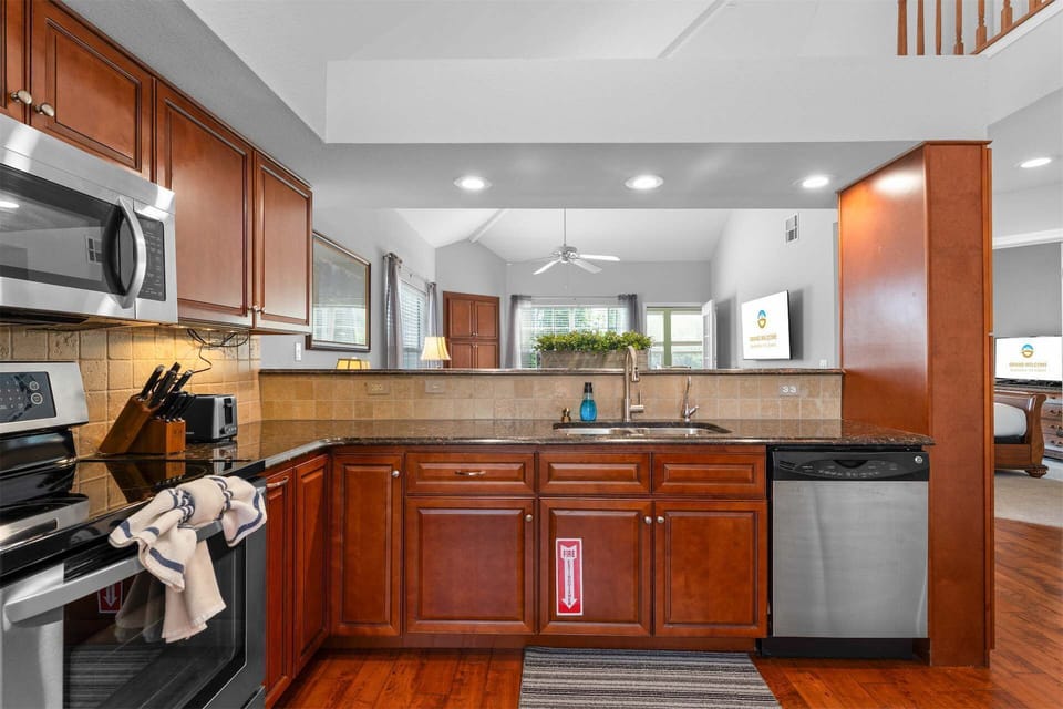 The elegant kitchen is well equipped for an unforgettable getaway​
