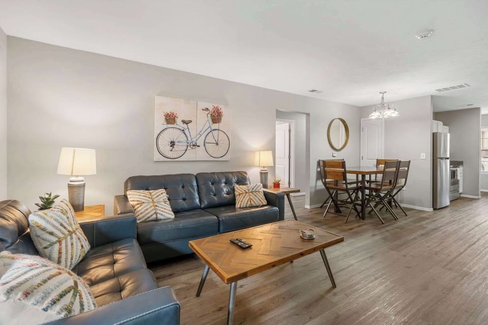 Unit 2: Living and dining area