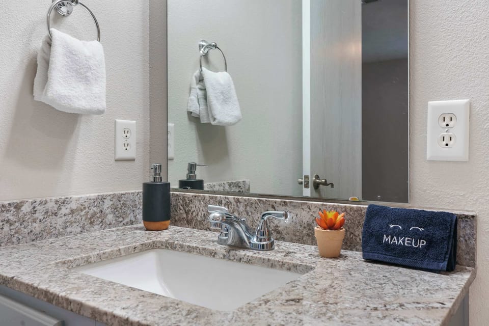Bathroom #1 Shower/Tub Combo