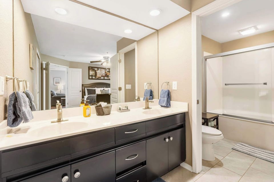 Bathroom with Shower/ Jetted Tub Combo