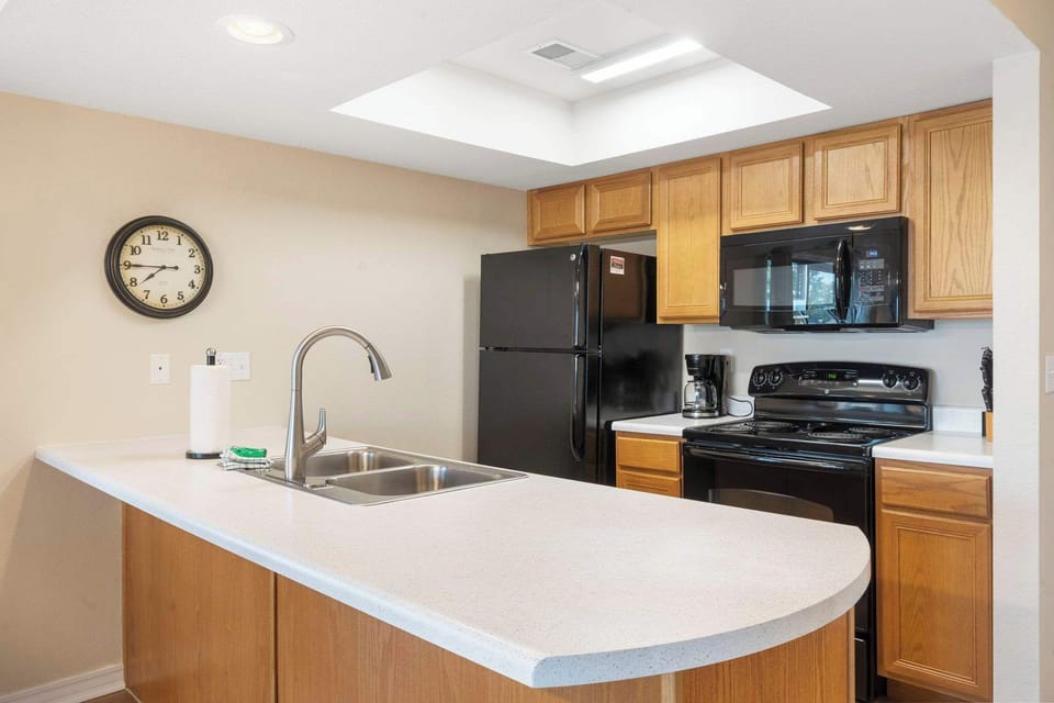 Fully furnished and equipped kitchen