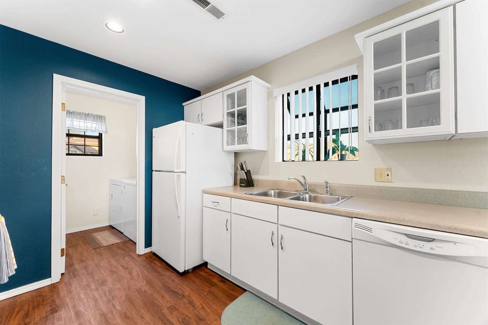 Full kitchen