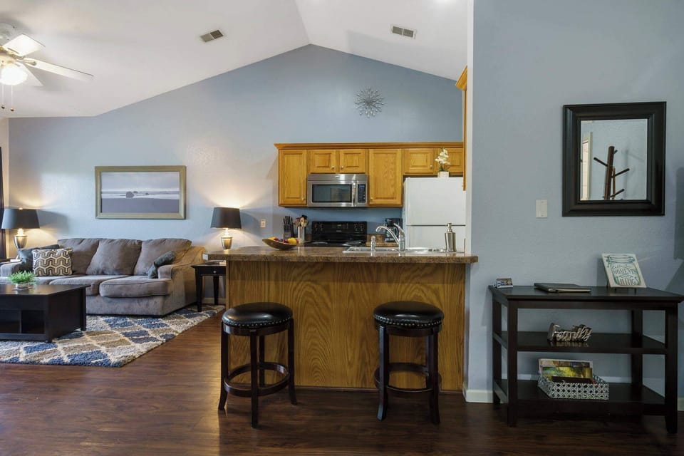 Additional bar seating (Unit 10)