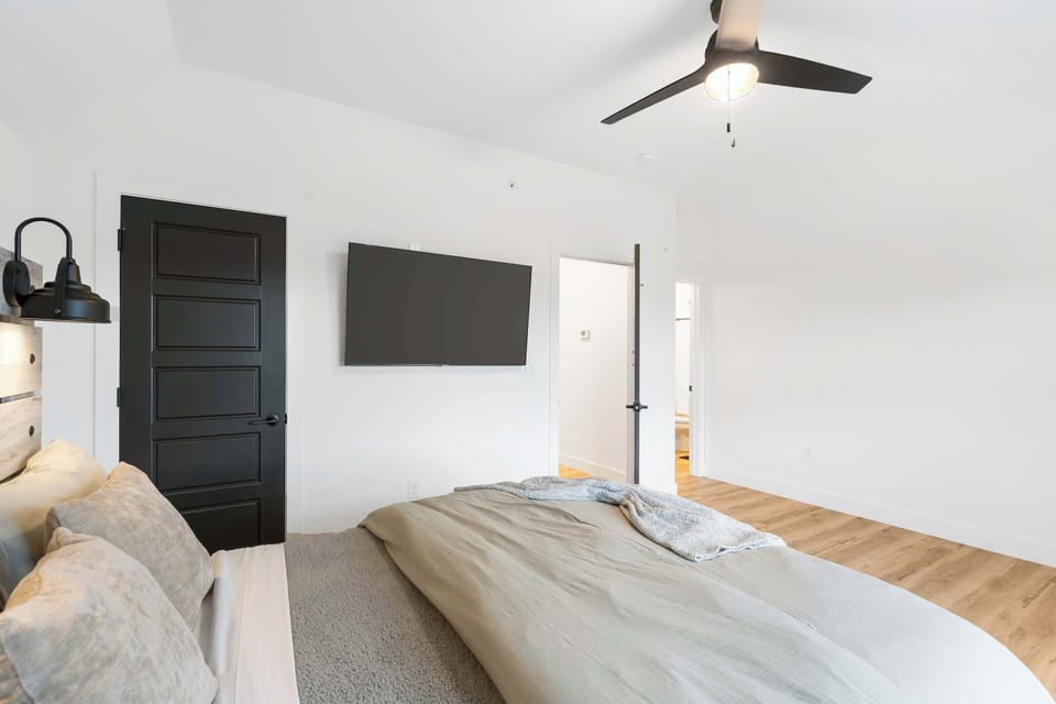 Inviting 2nd-floor retreat with a plush queen bed, private ensuite, & Smart TV