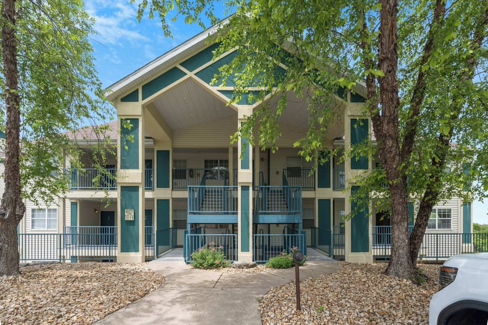 Second floor unit with Branson views