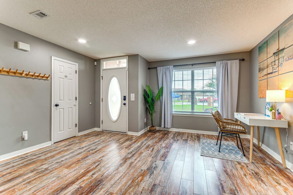 Foyer | Office Desk