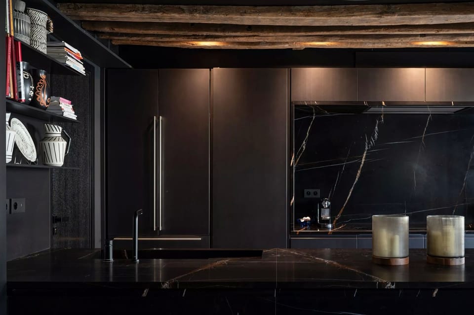 Kitchenisland Range hood Americanfridge Coffee pod machine Nespresso Winecellar

