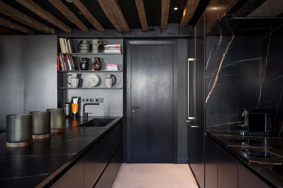 Kitchenisland Range hood Americanfridge Coffee pod machine Nespresso Winecellar

