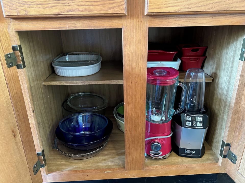 Bakeware dishes, Blender and Ninja